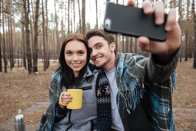 Couple, confection, selfie