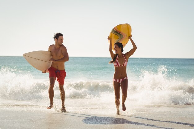 Couple, courant, plage