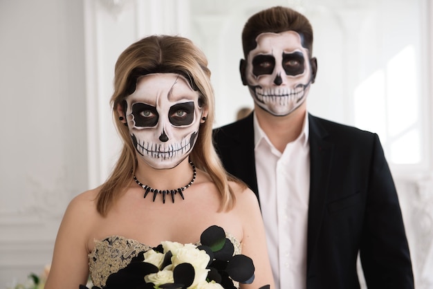 couple avec crâne pour Halloween