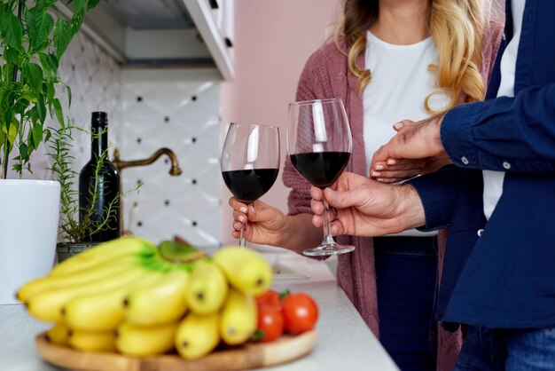 Couple, Cuisine, Boire, Rouge, Vin