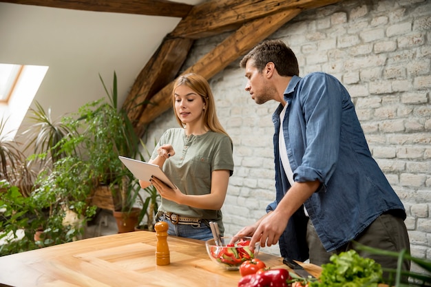 Couple, cuisine, moderne, cuisine