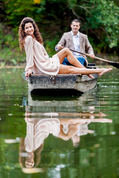 Couple dans le bateau