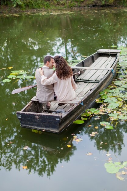 Couple dans le bateau