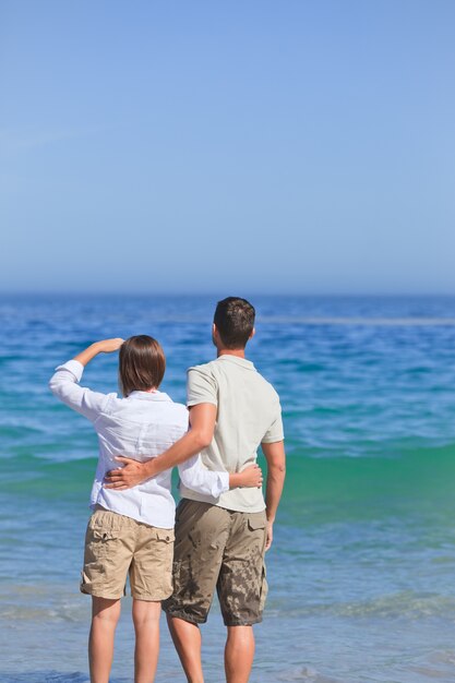 Couple dans la mer