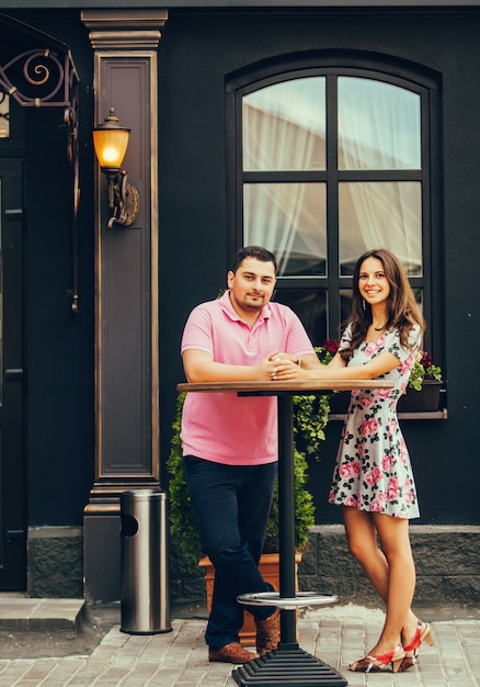 Couple, dans, restaurant, terrasse