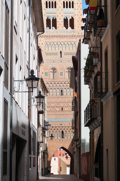 Un couple dans une rue de séville, espagne