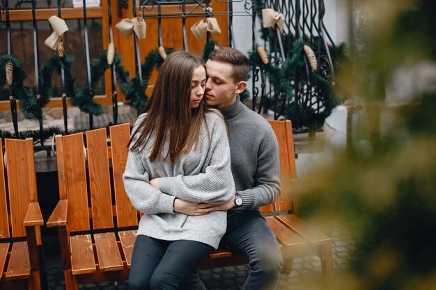 Couple dans une ville