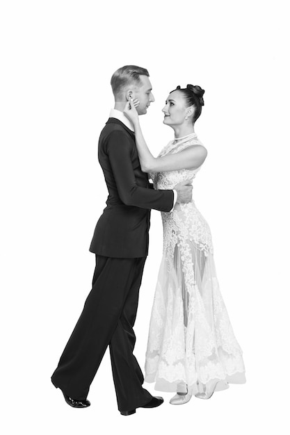 Couple de danse Ballrom amoureux main dans la main isolé sur fond blanc