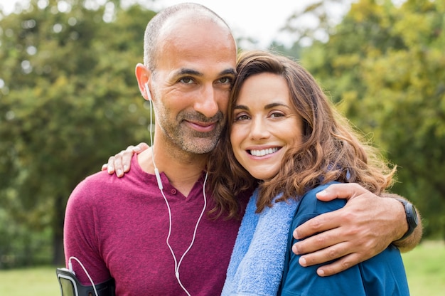 Couple, délassant, après, jogging