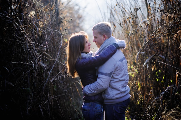 Couple, embrasser, dehors, dehors, neige