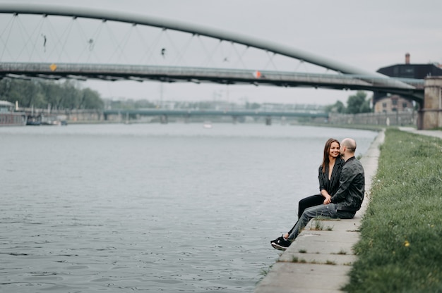 Couple, étreindre, jetée