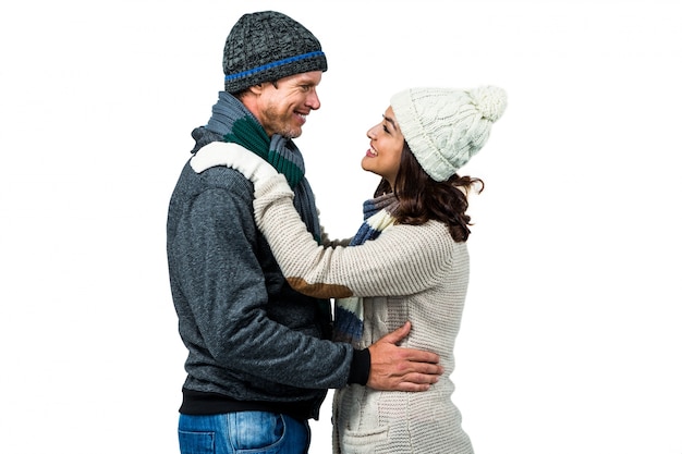 Couple festif en vêtements d&#39;hiver