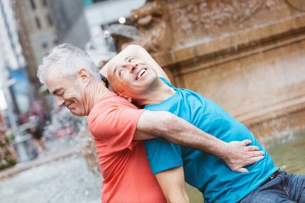 Couple gay au parc à New York