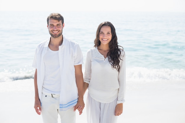 couple heureux souriant