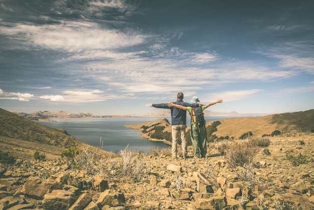 Couple sur l'île du soleil, lac Titicaca, Bolivie