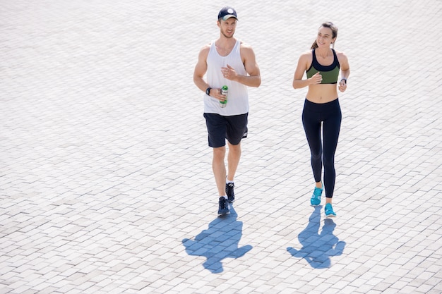 Couple, jogging, dans, ville