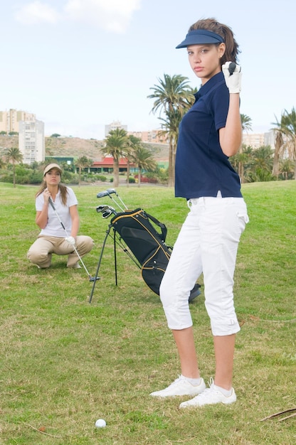 couple de joueurs de golf pendant un match