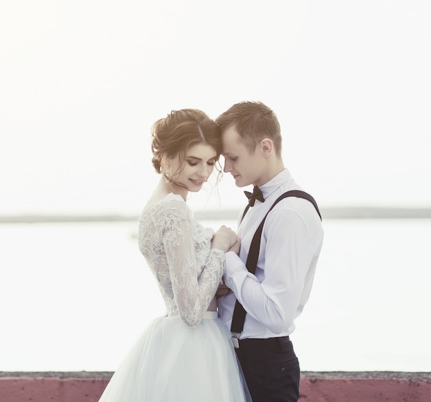 Couple de lune de miel romantique amoureux