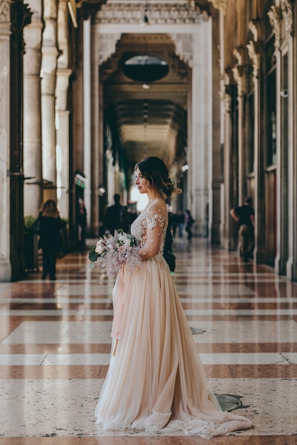 Couple de mariage italien à Milan belle mariée et femme à Milan Italie