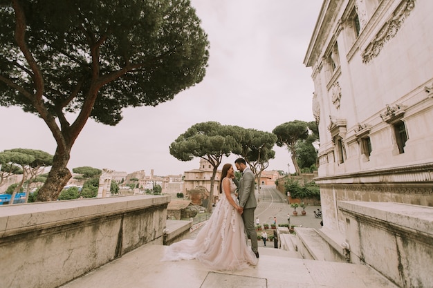 Couple de mariage à rome, italie