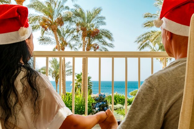 Un couple marié d'amoureux à Santas