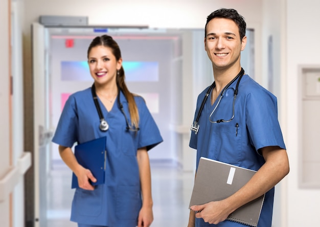 Couple de médecins à l&#39;hôpital