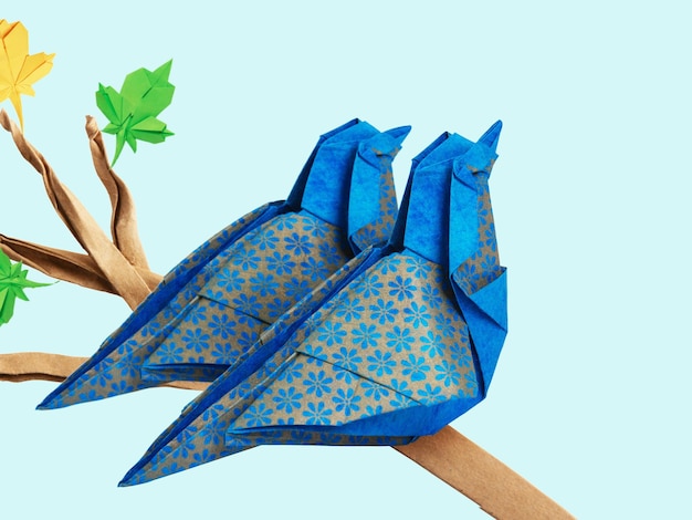 Couple d'oiseaux bleus en origami