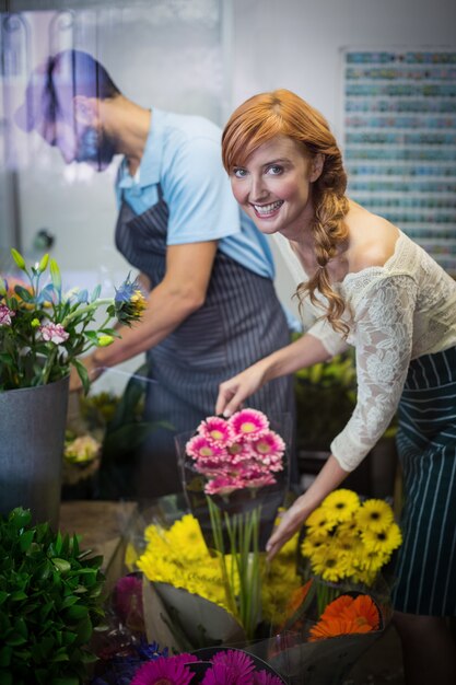 Couple, organiser, fleur, Bouquet