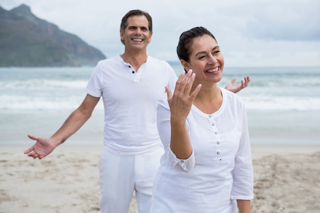 Couple romantique, apprécier plage