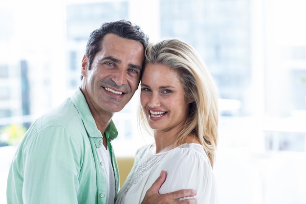 couple romantique à la maison