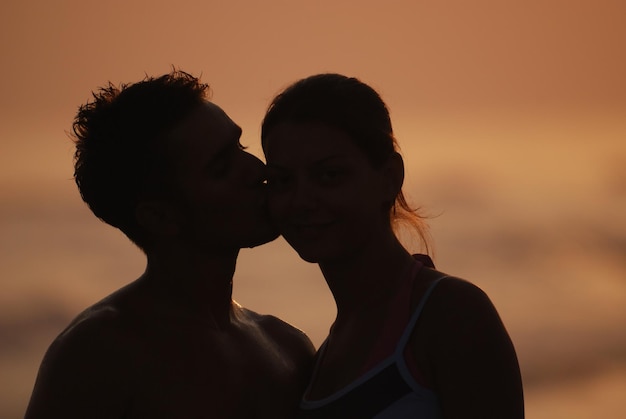 couple romantique sur la plage