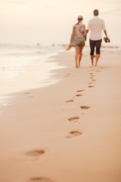 Couple se détendre sur la plage ensemble Vue sur la mer et plage de sable en Asie Vietnam