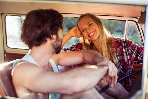 Couple, séance, camping-car