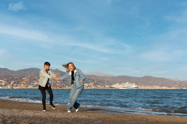 Photo un couple trans passe du bon temps ensemble