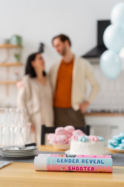 Photo couple vue de face à la fête de révélation du genre