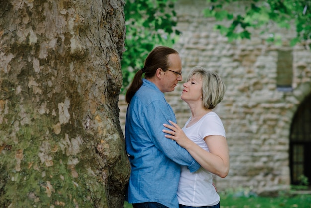 Couples aînés, dans parc