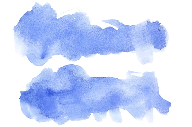 Coups de pinceau aquarelle bleu isolés sur fond blanc
