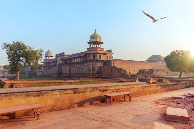 Cour du Fort Rouge d'Agra, vue du lever du soleil, de l'Inde.