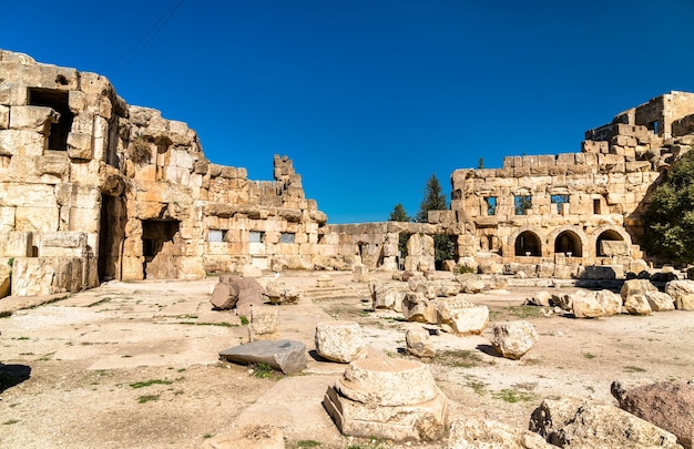 La cour hexagonale du temple de Jupiter à Baalbek au Liban