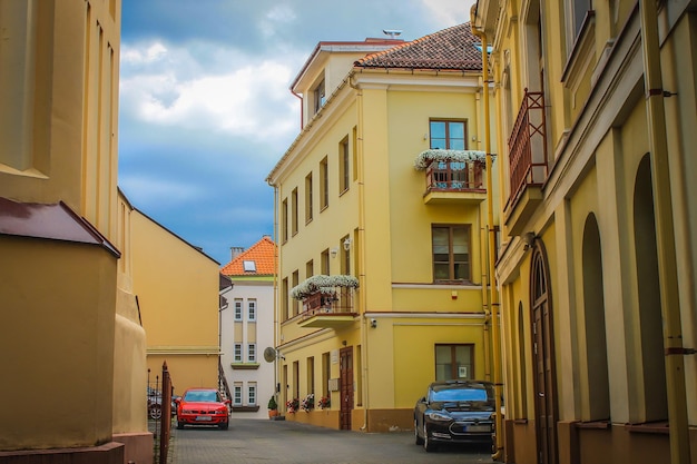 Cour intérieure confortable de Vilnius Lithuanie au centre de la ville