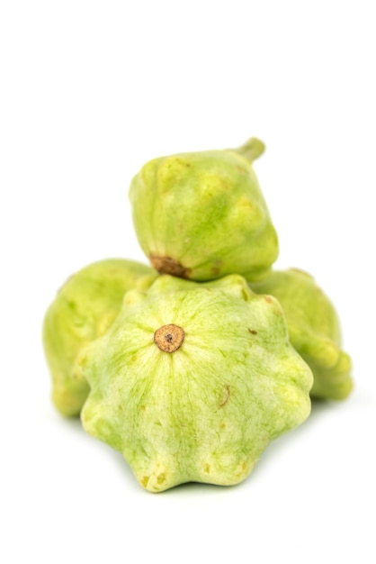 Courge verte Pattypan (patty pan) isolé sur fond blanc