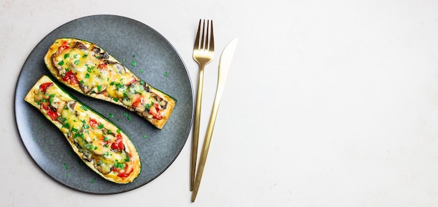 Courgettes farcies aux champignons tomates et fromage Alimentation saine Alimentation végétarienne