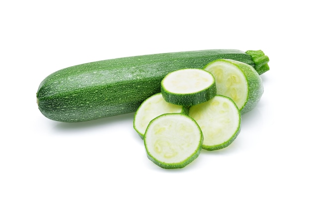 Courgettes isolé sur blanc