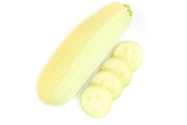 Courgettes isolés sur fond blanc.