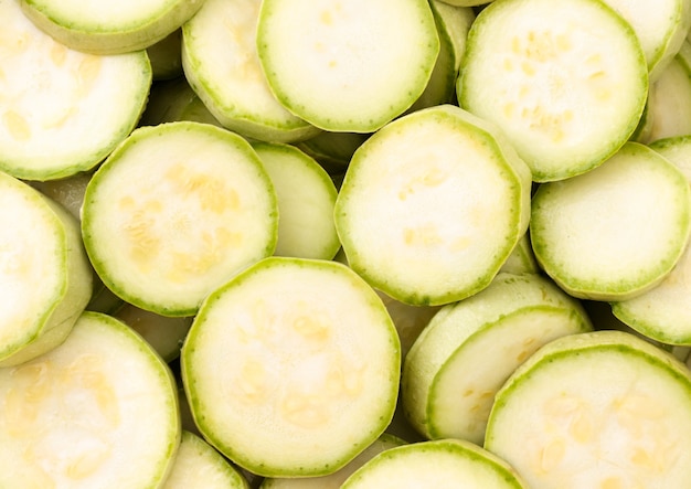 Courgettes tranchées, fond de courgettes. La vue d'en haut