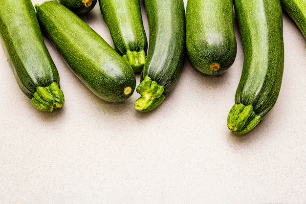 Courgettes vert vif