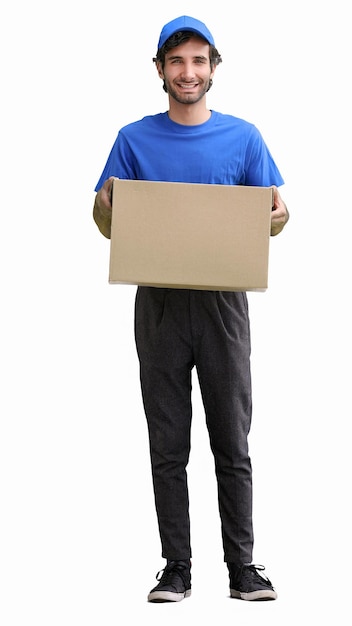 Courier de longueur complète tenant une boîte sur un fond blanc