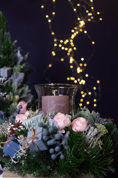 Couronne de Noël sur fond sombre