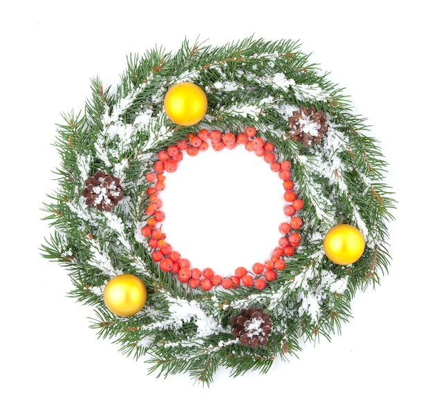 Couronne de Noël isolé sur fond blanc