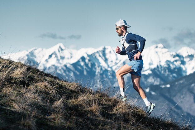 Photo cours d'entraînement en montée en montagne